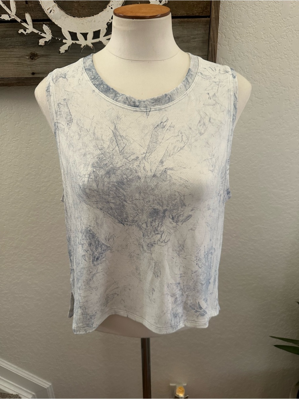 Lululemon blue tie dye cropped workout tank